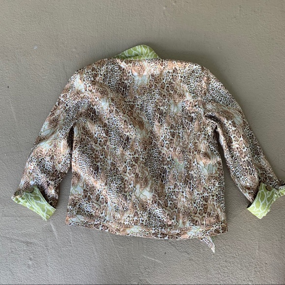 Reversible Jacket Green and Animal Print - Picture 8 of 8